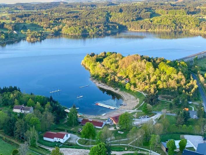 Gîte pour 4 personnes, avec vue ainsi que jardin et vue sur le lac dans Lac de Lavalette - 2