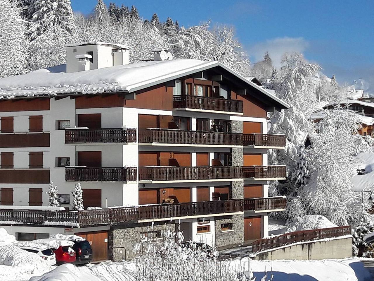 Entire apartment, 5-room apartment for 11 people in Les Gets, near slopes and shops in Les Gets, Les Portes du Soleil