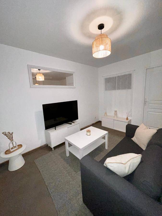 Appartement entier, Two-Bedroom Apartment in Nogent-sur-Oise, Oise