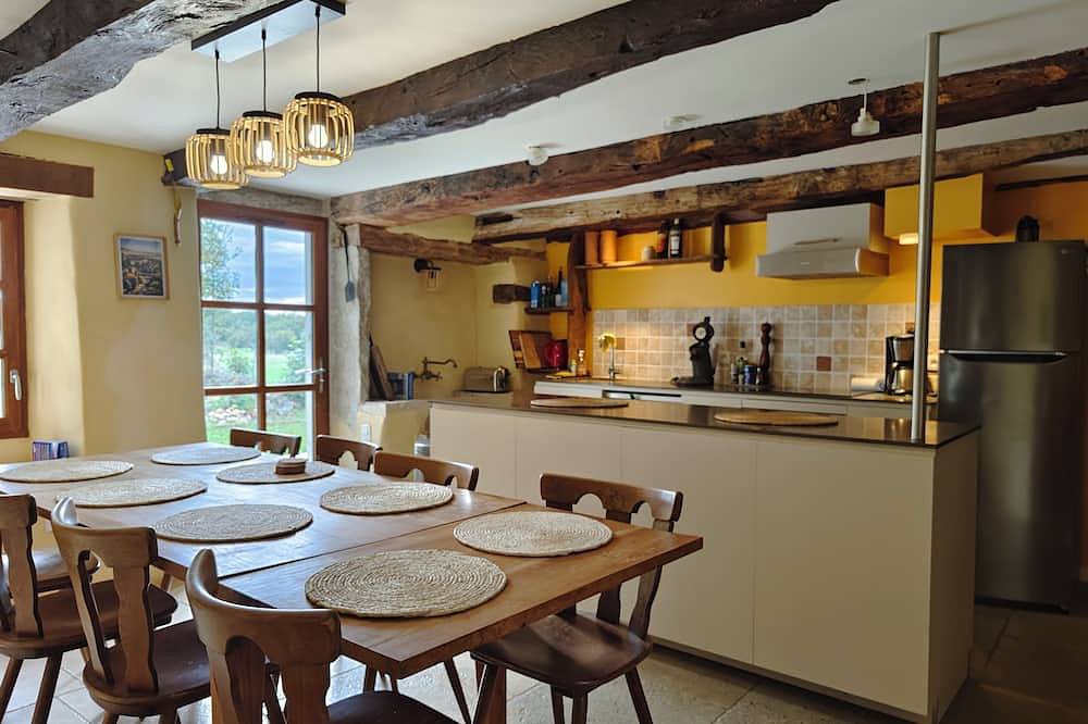 Gite Valades con piscina y vistas in Saint-Antonin-Noble-Val, Macizo Central