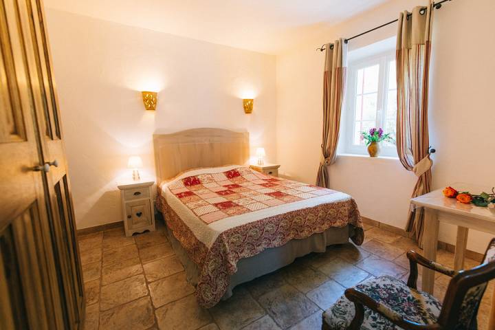 Location de vacances pour 6 personnes, avec jardin à Lioux - 4