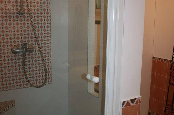 Location de vacances pour 6 personnes, avec terrasse et jardin, animaux acceptés à Rochefort-du-Gard - 4