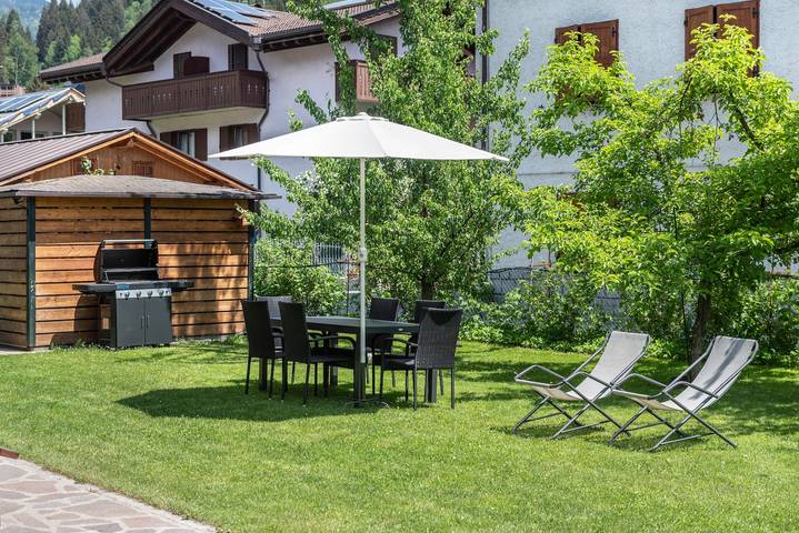 Entire apartment, Apartment Dolomiti Casa Lucia – Mountain View Retreat in Pinzolo in Pinzolo, Comune di Pinzolo