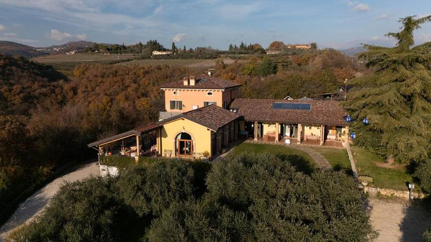 Agriturismo per 3 persone, con Terrazza e Idromassaggio nonché Giardino e Panorama a Verona