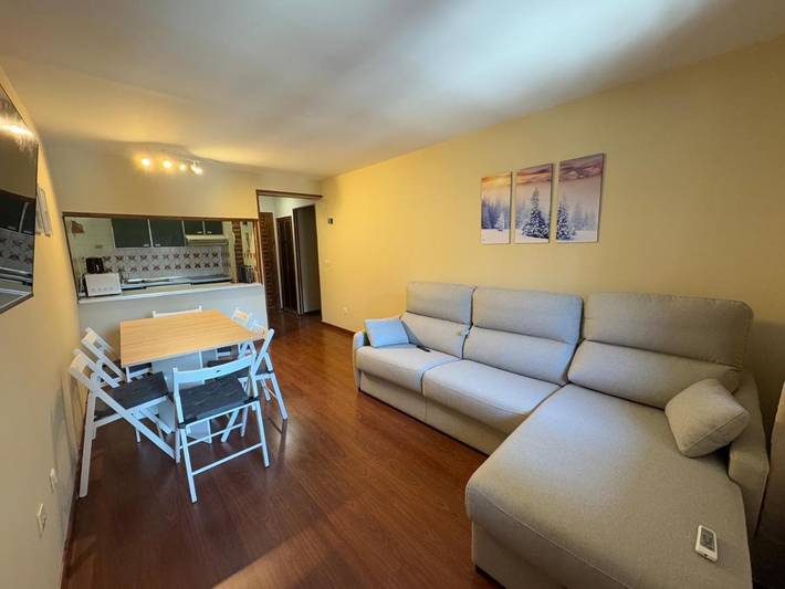 Gîte pour 6 personnes, avec terrasse ainsi que piscine et vue dans Formigal - 2