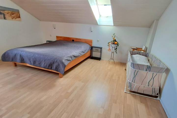 Apartamento inteiro, Quiet vacation apartment with a view of the mountains in Bischofsmais, Baviera Oriental