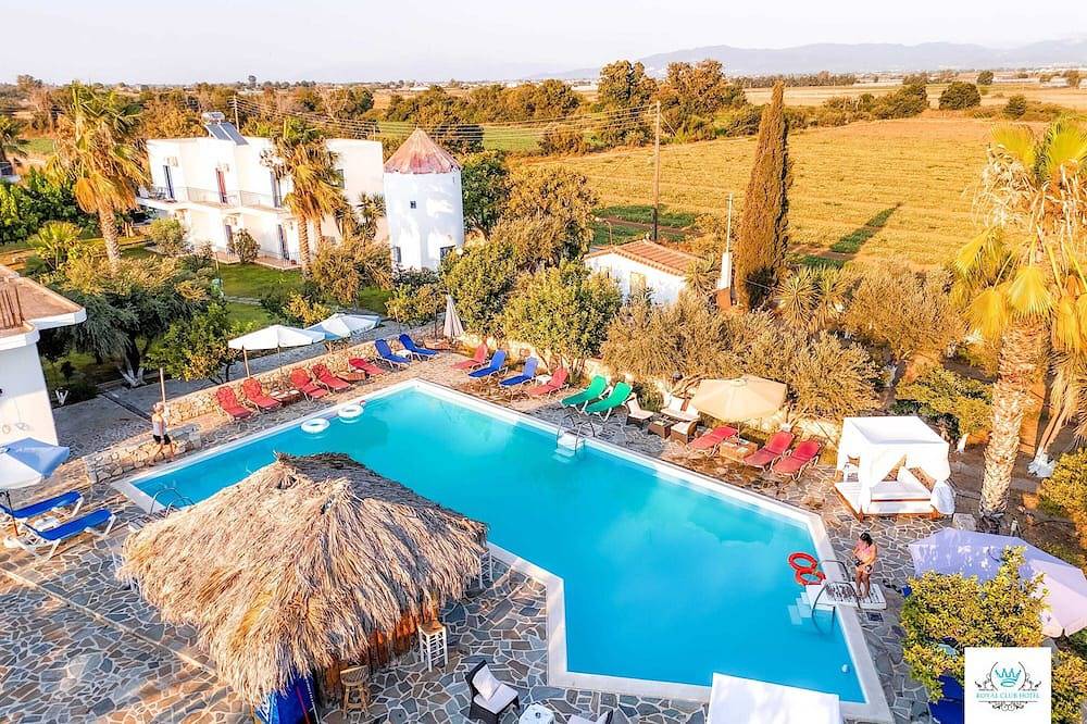 Aqua Bliss at Royal Club Hotel - Comfy Twin Room in Ileia