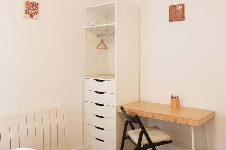 Appartement entier, Appartement avec balcon et parking proche métro in Asnières-sur-Seine, Hauts-de-Seine