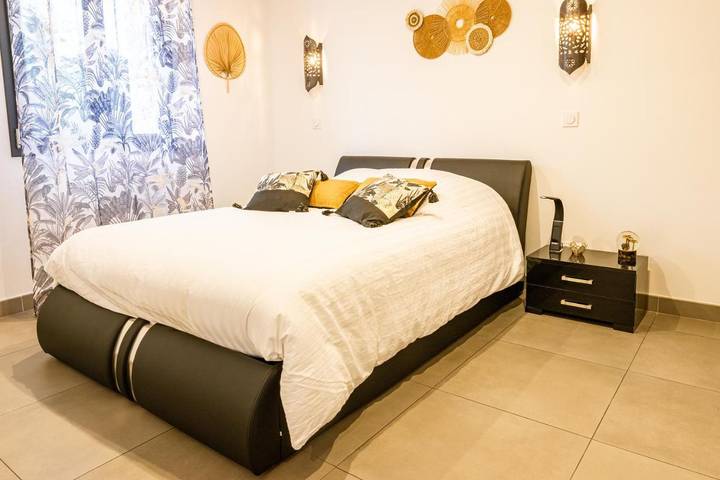 Gîte pour 4 personnes, avec jardin à Décines-Charpieu - 2