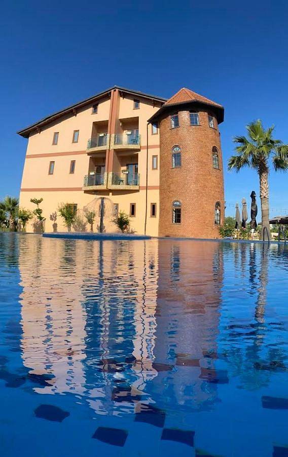 Hôtel pour 2 personnes, avec Balcon et Terrasse ainsi que Jardin et Bassin pour enfant dans Lezhë