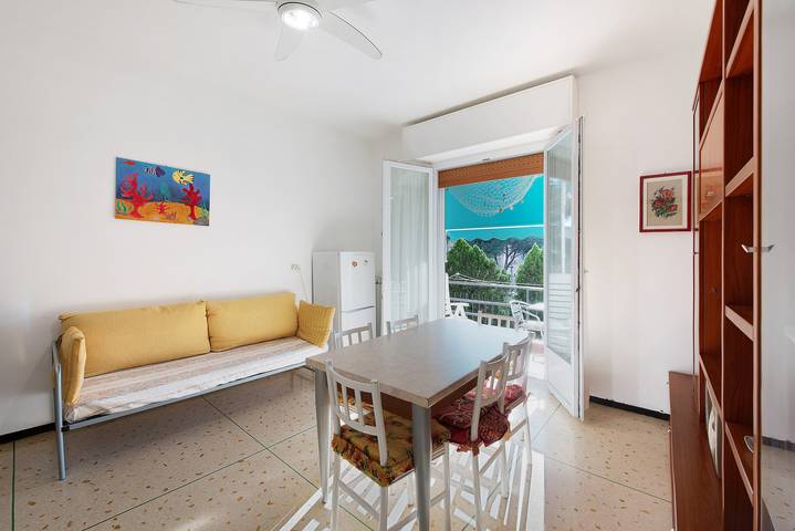 Ganze Wohnung, Ferienwohnung 'Il Corallo' mit Gemeinschaftsgarten und -balkon in Albisola Capo, Albisola Superiore