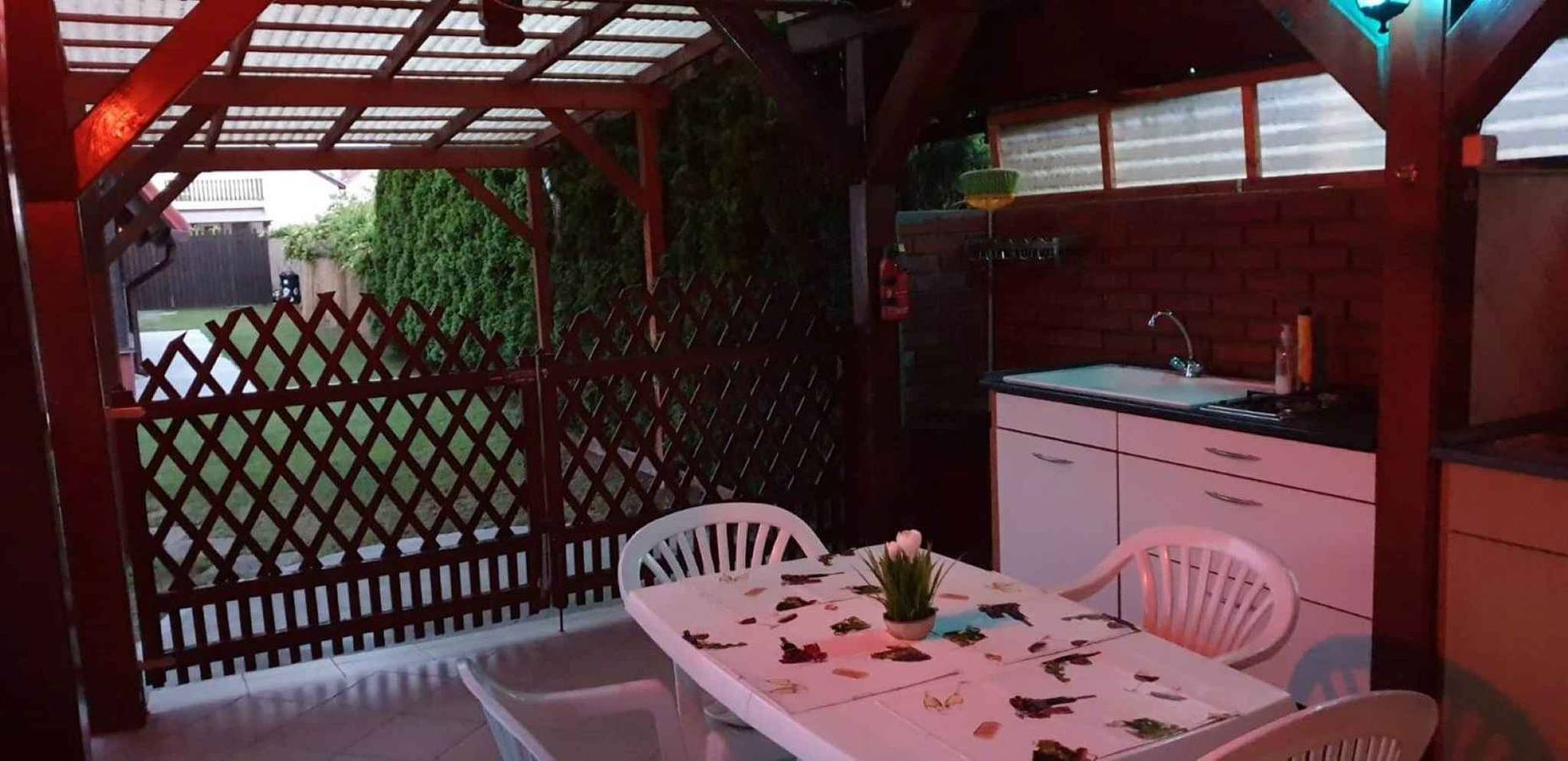 Ferienhaus mit Klimaanlage und Gartenpavillon  in Balatonkeresztur, Plattensee Südufer