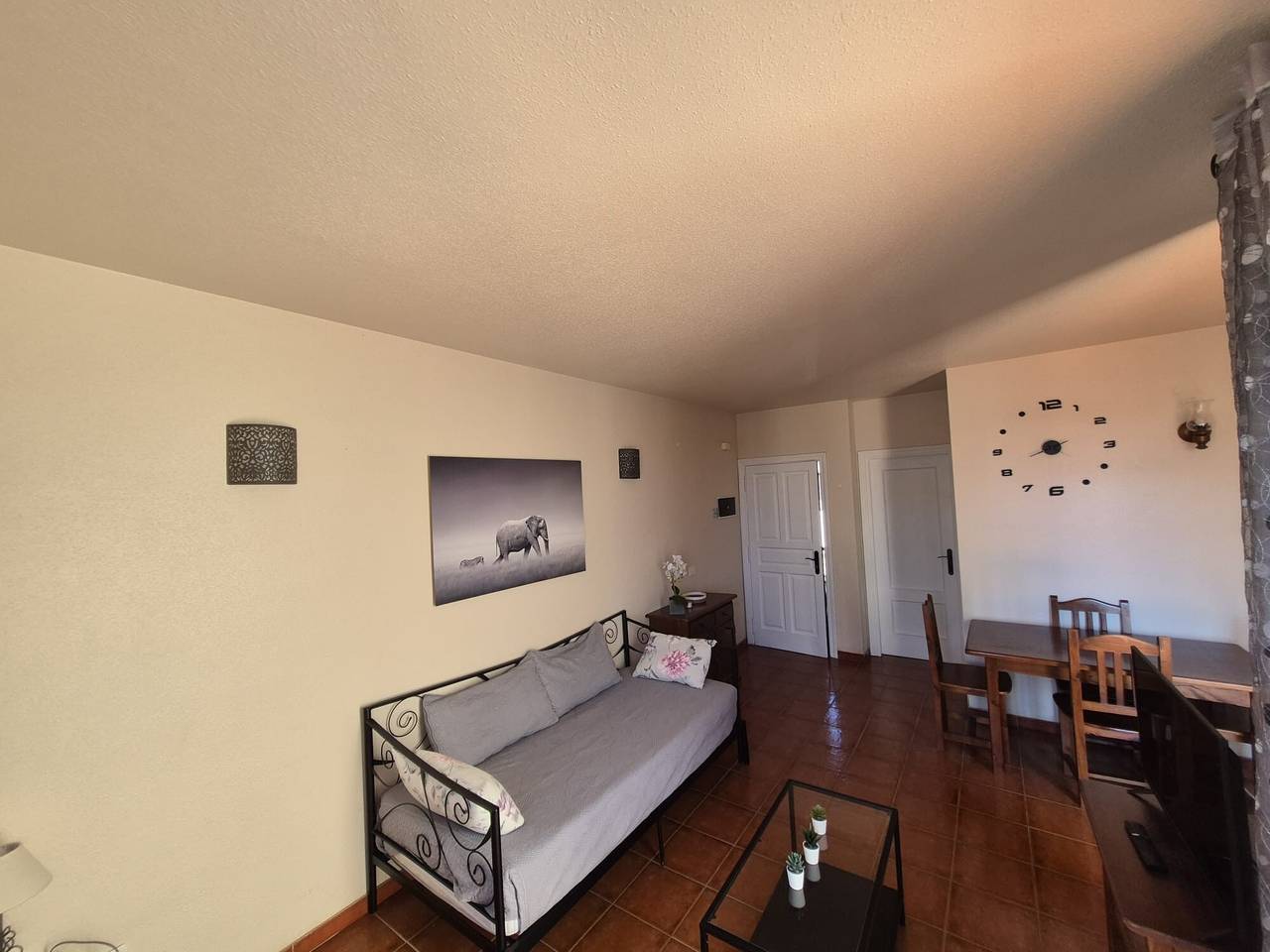 Apartamento entero, Apartamento 'Judith's Oasis' con vistas al mar, piscina compartida y Wi-Fi in La Trinchera, La Gomera