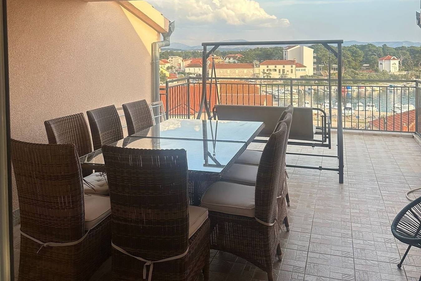 Ganze Wohnung, 3-Zimmer-Ferienwohnung mit Terrasse und Meerblick Zablace, Sibenik A-4220-c in Sibenik, Šibenik-Knin