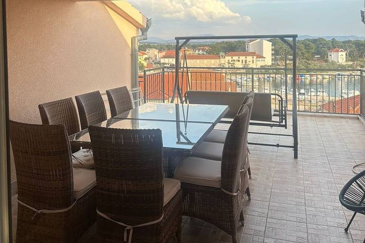 Ferienwohnung für 8 Personen, mit Balkon/Terrasse