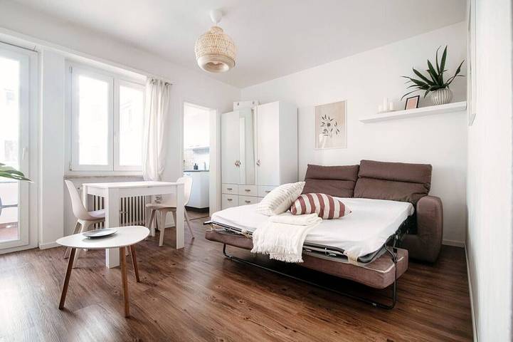 Apartamento entero, Studio apartment a few steps from Piazza Grande and the lakefront (City 1) in Locarno, Alpes Ticineses y del Verbano