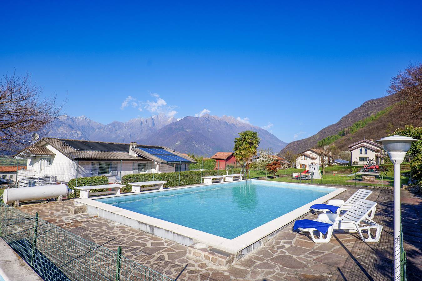 Appartamento intero, Appartamento vacanze per 8 persone con vista lago in Colico, Alpi Orobie Occidentali