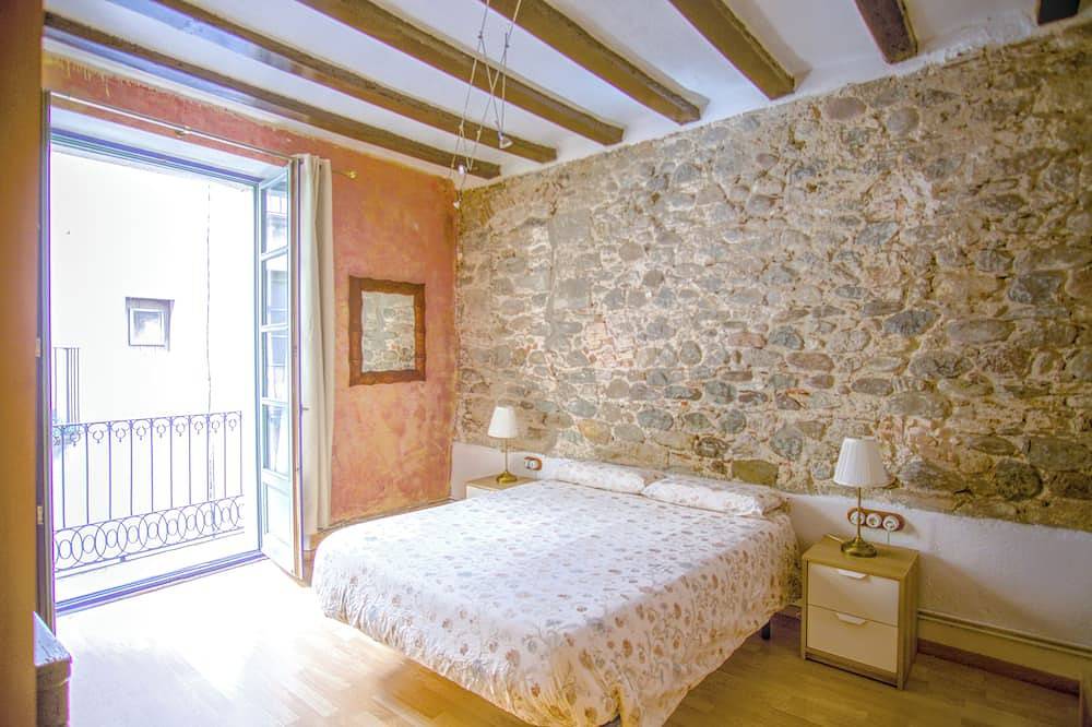 Entire apartment, Charming flat next to the Cathedral in Girona, Gironès