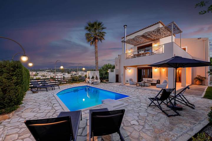 Villa for 8 people, with garden in Rethymnon