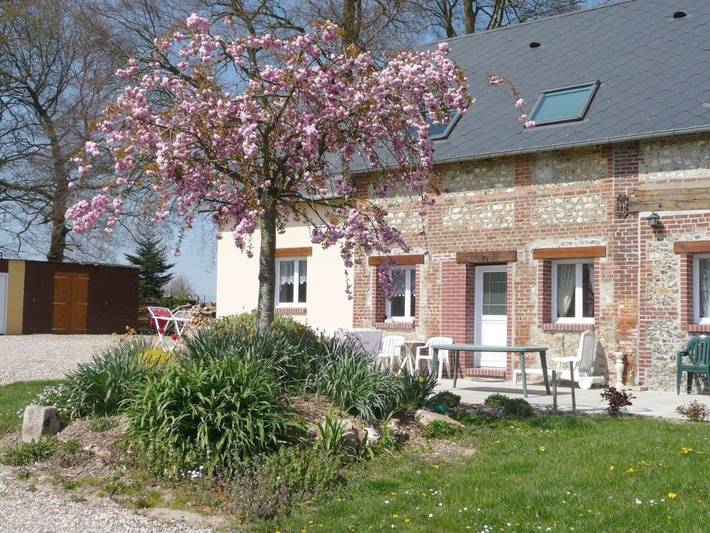 Location de vacances pour 6 personnes, avec Terrasse et Jacuzzi ainsi que Jardin et Vue à Pavilly