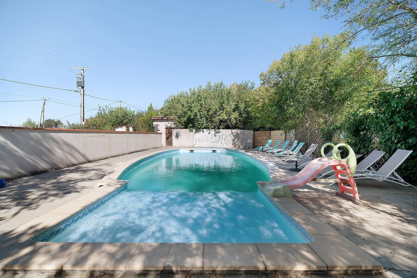Gîte L'Acacia – Le Mas de Rinette : vue montagne, piscine partagée et Wi-Fi in Salles-sur-l'Hers, Région de Carcassonne
