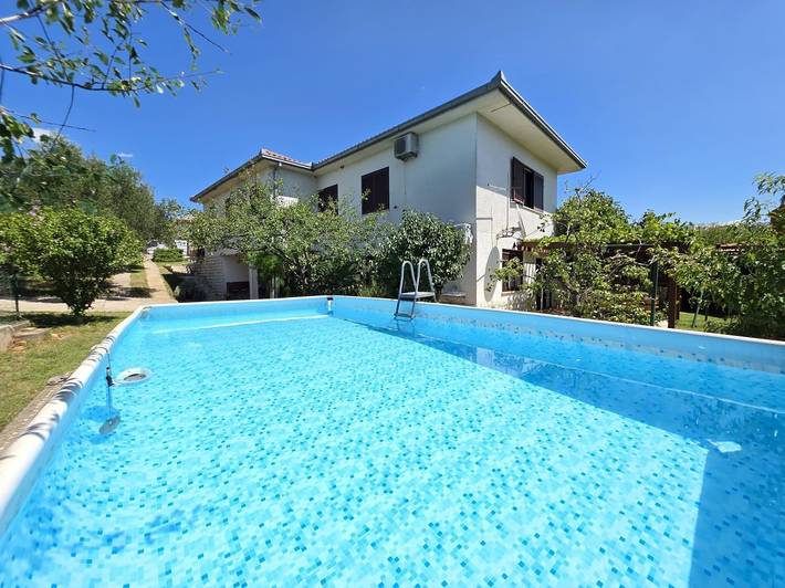 Ferienwohnung für 4 Personen, mit Balkon/Terrasse und Pool - 1