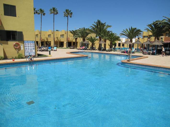 Apartamento de vacaciones para 3 personas, con vistas además de piscina y jardín - 1
