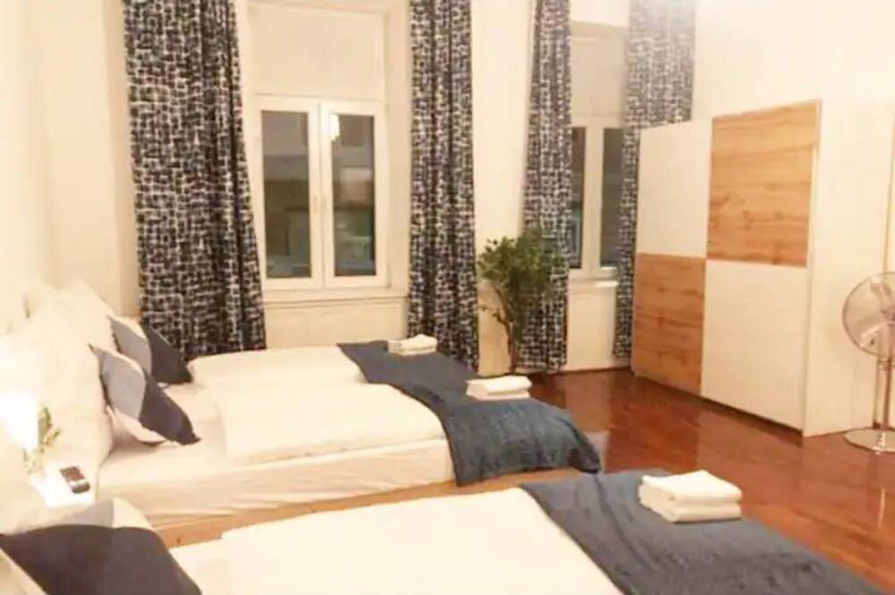 Ganze Wohnung, Elegant Haven: Stylish and Spacious 3Br Apartment in Wien, Wienerwald