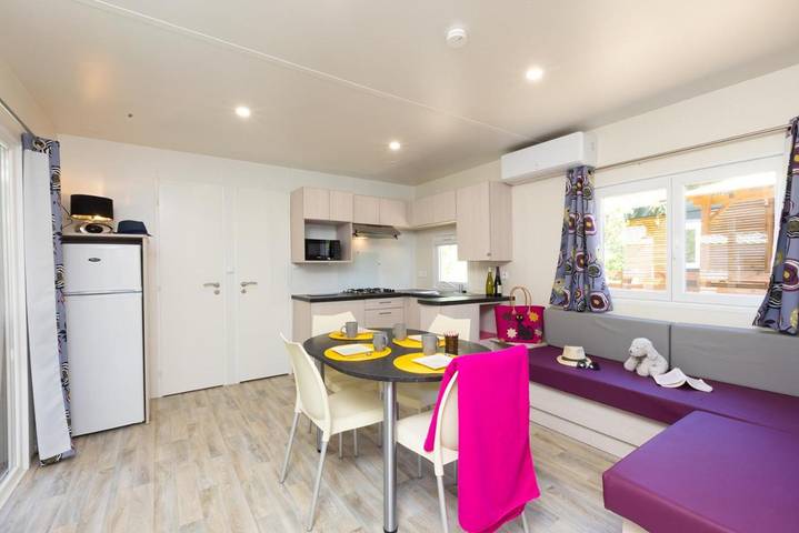 Camping pour 5 personnes, avec piscine ainsi que terrasse et jacuzzi, animaux acceptés à Ruoms - 4