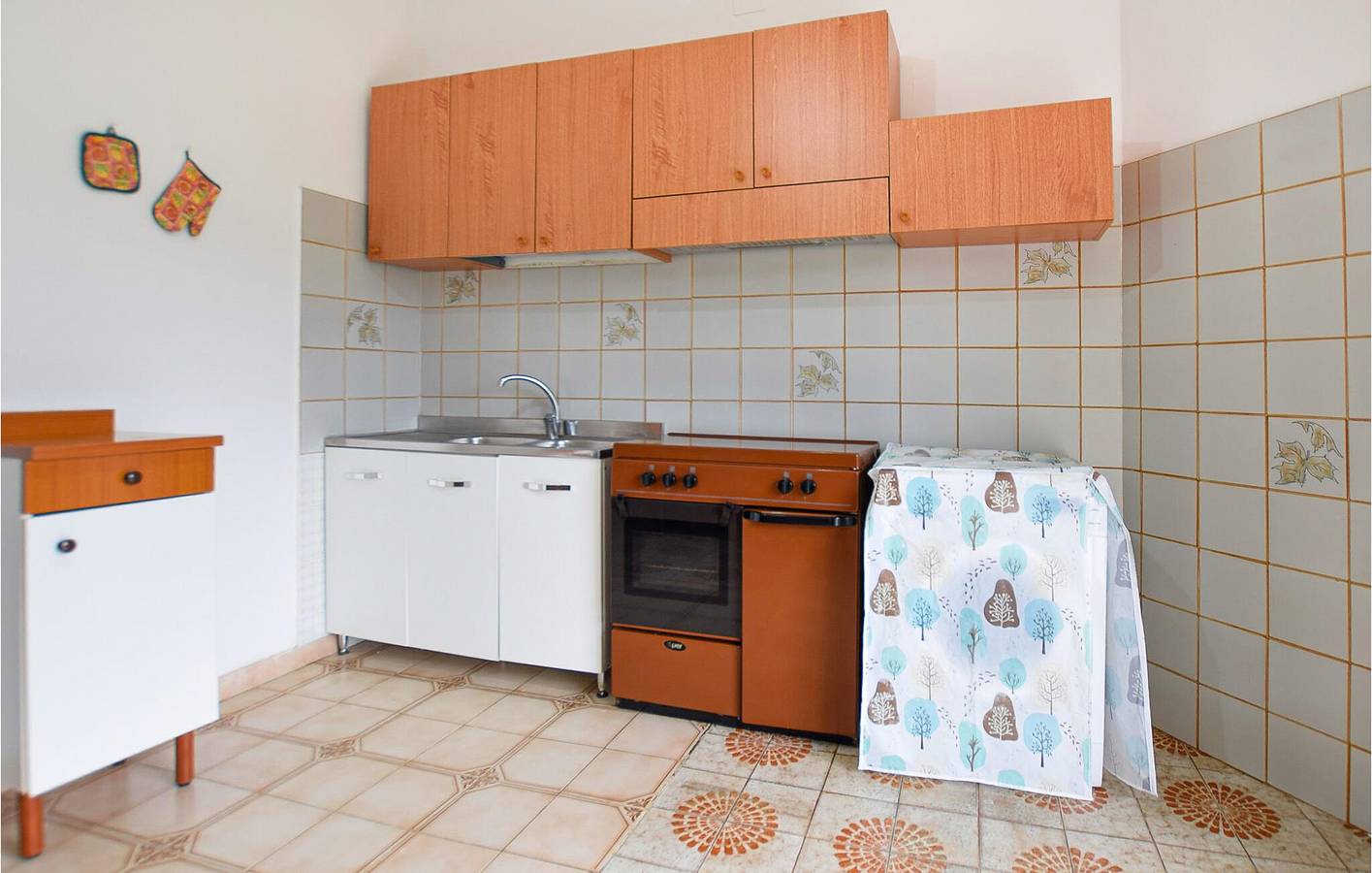 Ganze Ferienwohnung, Charmantes Apartment im Obergeschoss mit Parkplatz und WLAN, 900 m vom Strand entfernt in Cilento Coast