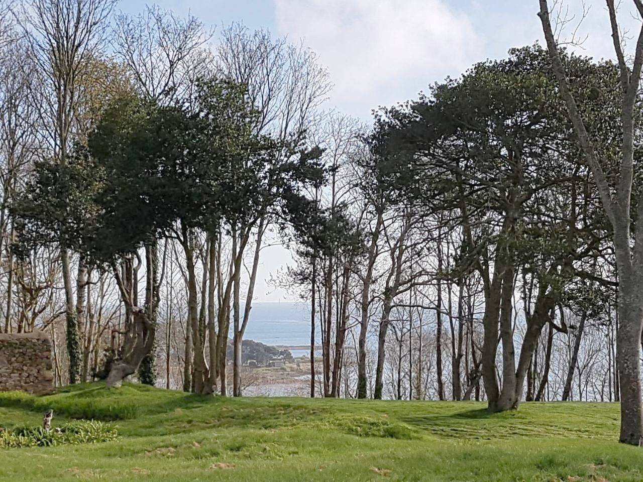 Manoir de Kergrec'h in Plougrescant, Côte de Granit Rose