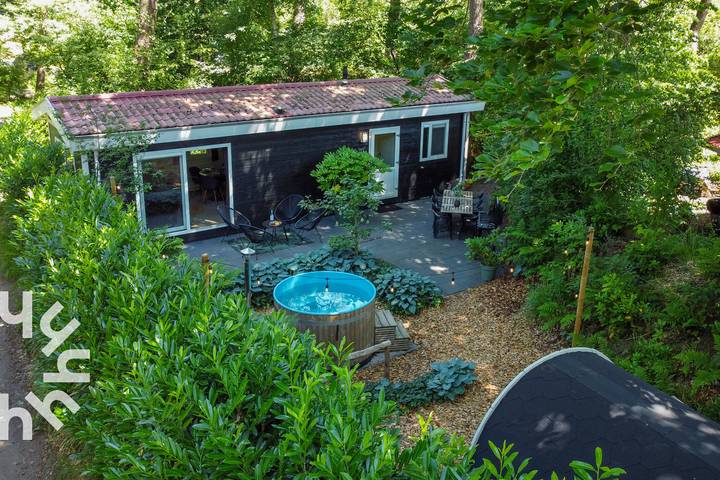 Chalet voor 4 personen, with terras and sauna as well as tuin in Drenthe