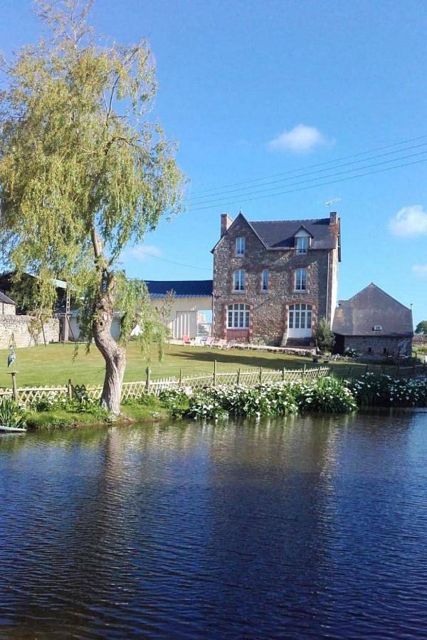 Location de vacances pour 7 personnes, avec jardin et terrasse, animaux acceptés à Créhen