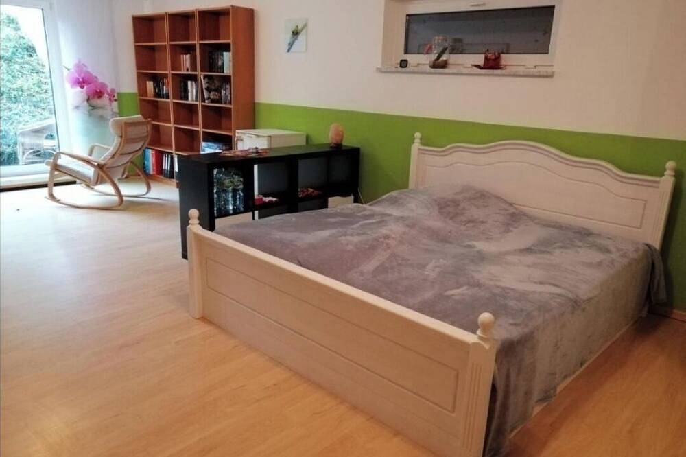 Ganze Wohnung, Ferienwohnung mit Garten in Sauerlach, Oberbayern