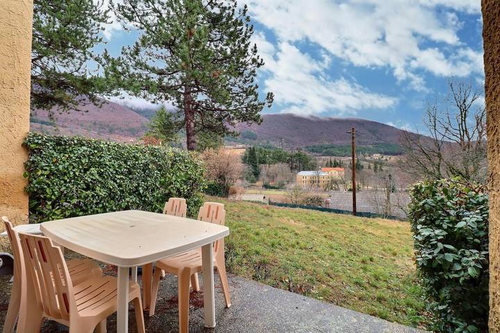 Casa de huéspedes para 3 personas, con terraza y piscina - 1