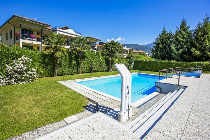 Vakantiewoning voor 6 personen, with uitzicht op het meer and zwembad as well as balkon in Comune di Baveno