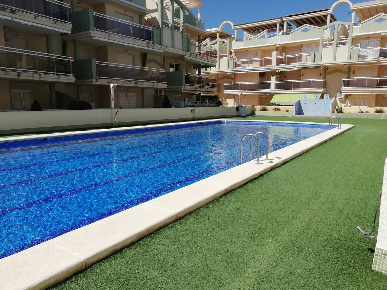 Apartamento entero, Delfines Iii bl.Iii esc.Ii 2º pta.5 ático Solo Familias in Playa Xeraco, Jaraco