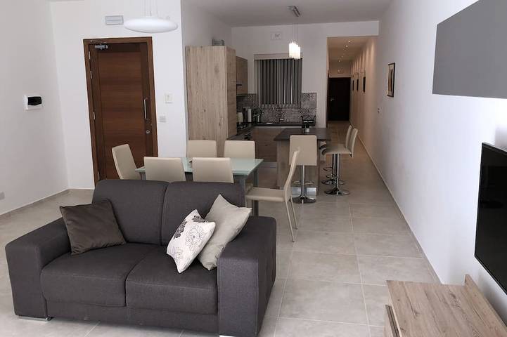 Ganze Wohnung, Azure Cottage: Schöne, moderne 3-Zimmer-Wohnung mit Gemeinschaftspool in Marsalforn, Zebbug
