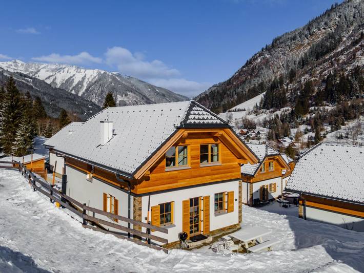 Chalet for 10 personer, med have og jacuzzi såvel som terrasse og sauna, husdyr tilladt - 1