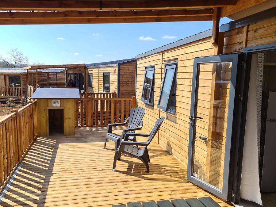 Camping Sites et Paysages - Le Ventoulou - Mobilheim 4 personen - Cottage Les P'tit Quercynois (Ankunft Sonntag) - 2 Zimmer - 2 Bäder in Thégra, Regionaler Naturpark Causses du Quercy