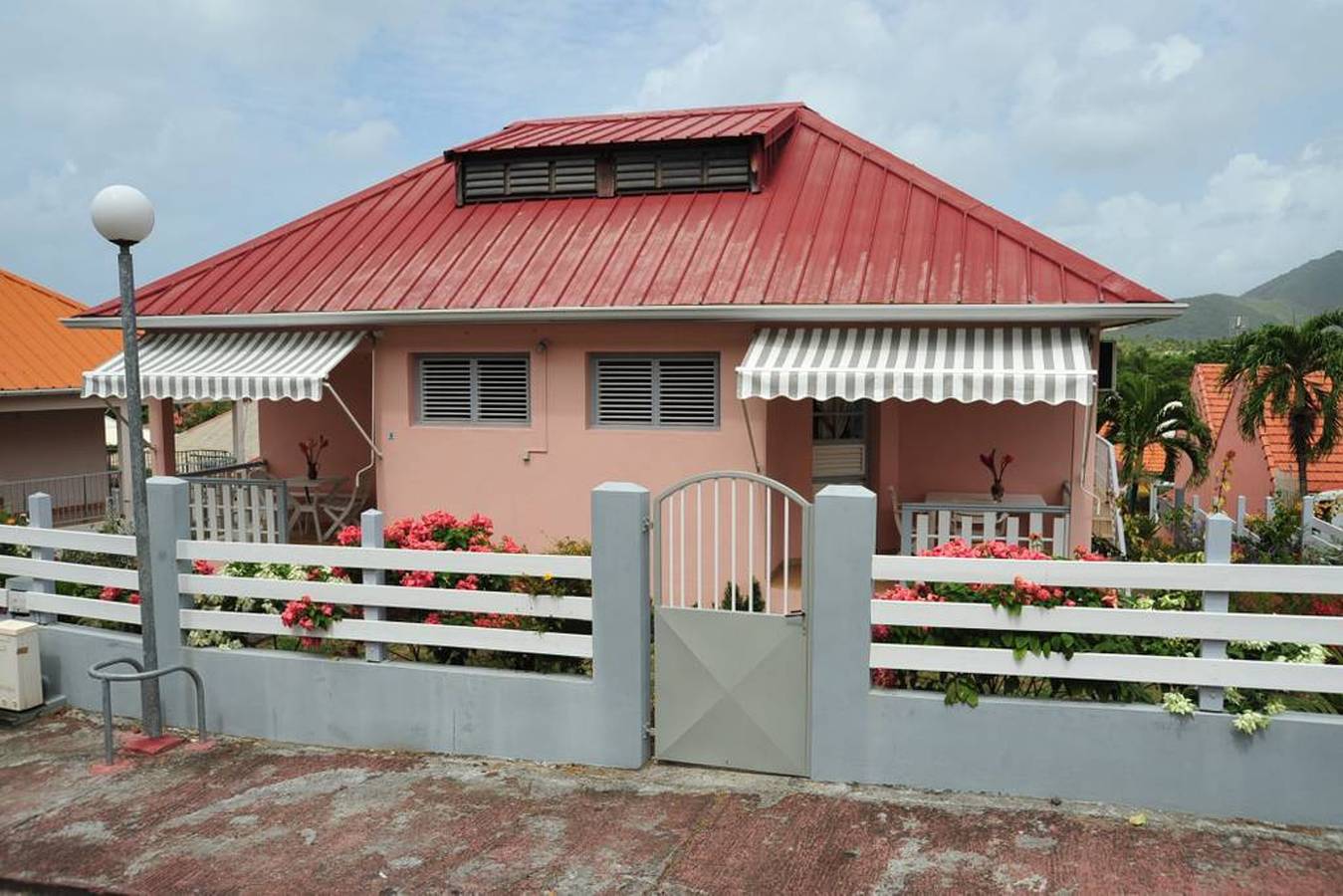 Appartement entier, Appartement accueillant à Sainte Anne, 30 m² avec jardin in Sainte-Anne (Martinique), Martinique