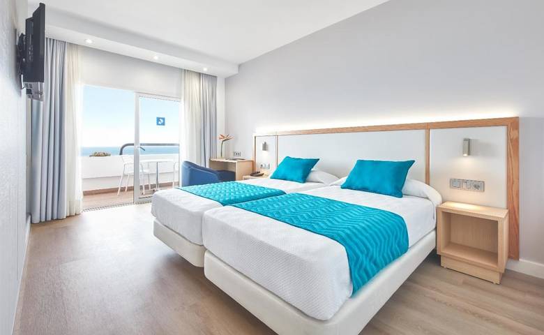 Hôtel pour 2 personnes, avec terrasse ainsi que vue et piscine