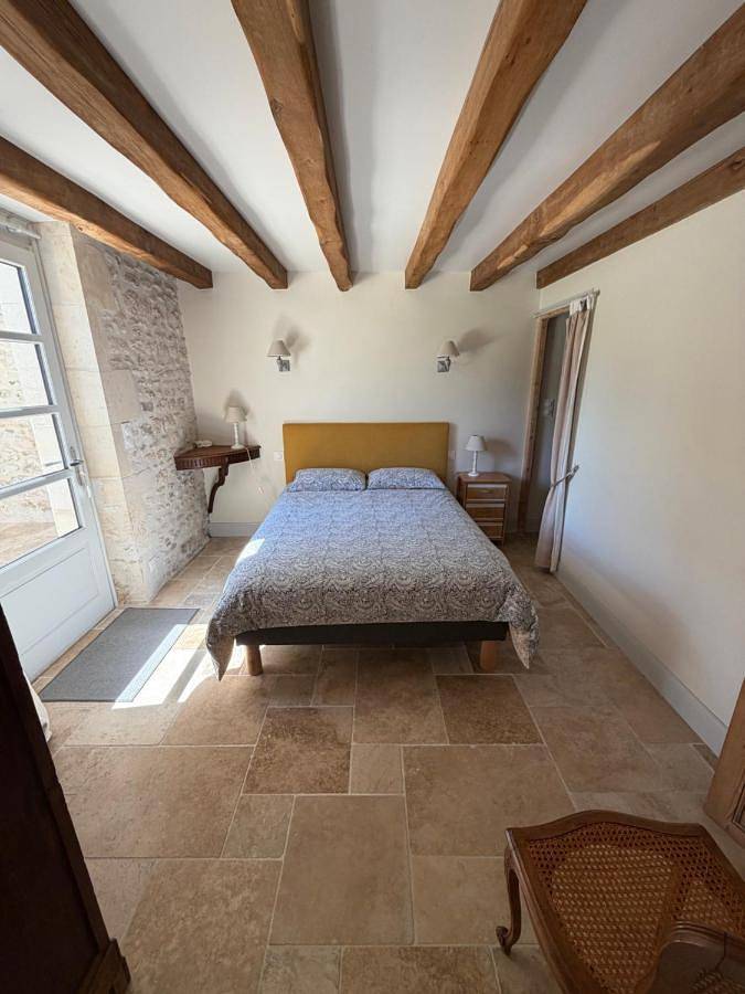 Suite de charme dans une maison charentaise in Cozes, Région de Saintes