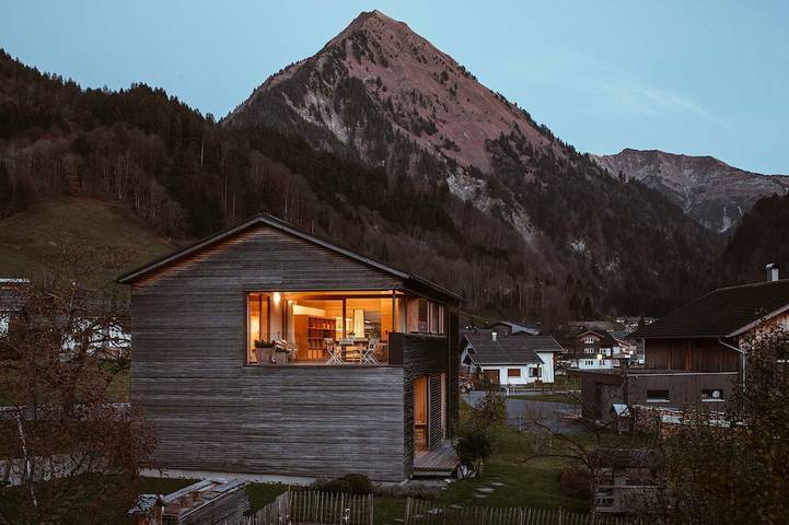 Ferienhaus für 9 Personen, mit Terrasse und Garten in Schoppernau
