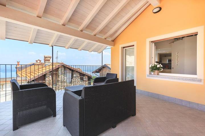 Gîte pour 2 personnes, avec vue ainsi que vue sur le lac et balcon dans Massino Visconti - 2