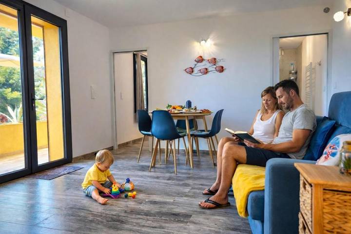 Gîte pour 2 personnes, avec jardin et vue dans Gare De Bandol