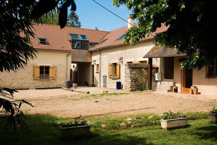 Gîte pour 15 personnes, avec jardin et piscine à Denonville
