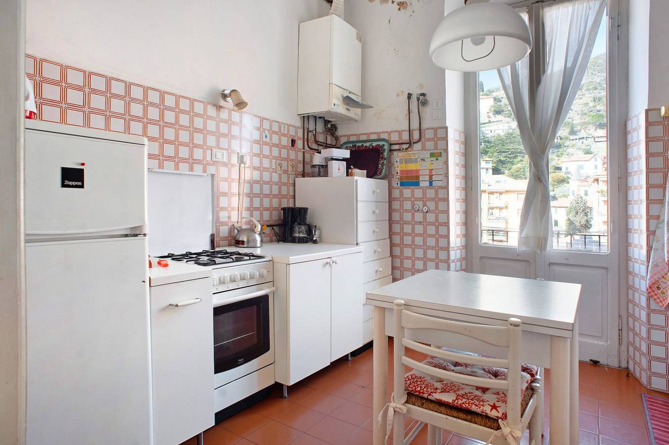 Appartement entier, Appartement 'Casa Fantoni' avec balcon, Wi-Fi et climatisation in Levanto, Commune de Levanto