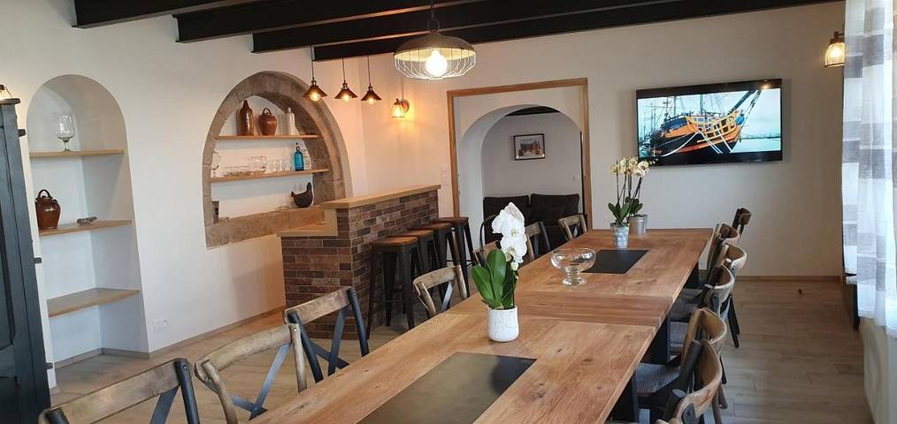 Location de vacances pour 15 personnes, avec Terrasse et Jardin à Gouézec