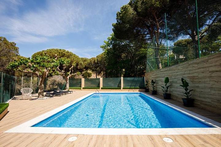 Location de vacances pour 10 personnes, avec vue ainsi que jardin et piscine à Tordera - 4